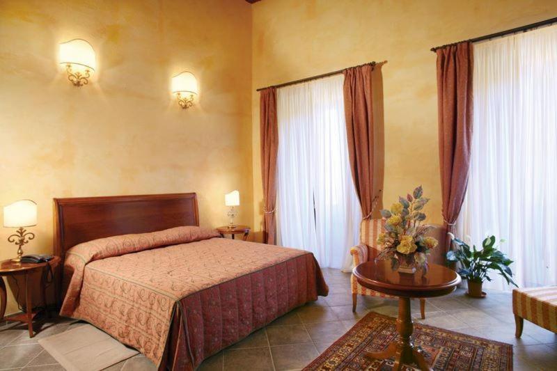 Hotel Palazzo Marzano Briatico Cameră foto